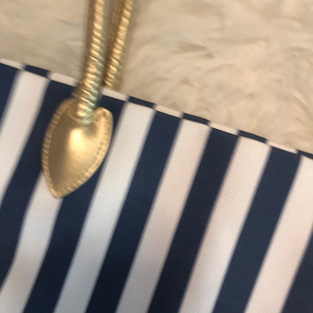 🏖️Host Pick👙 Blue and white stripe tote - Picture 3 of 6